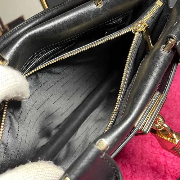 ❌SOLD❌💐💐MICHAEL KORS CROSSBODY 💐💐 - Picture 7 of 11